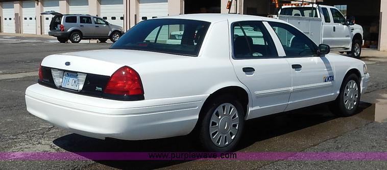 image for item J6424 2010 Ford Crown Victoria Police Interceptor