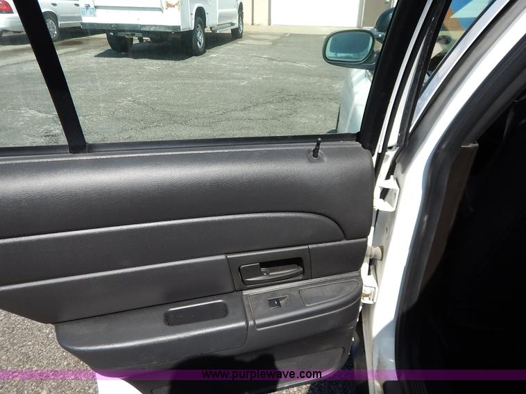 image for item J6424 2010 Ford Crown Victoria Police Interceptor