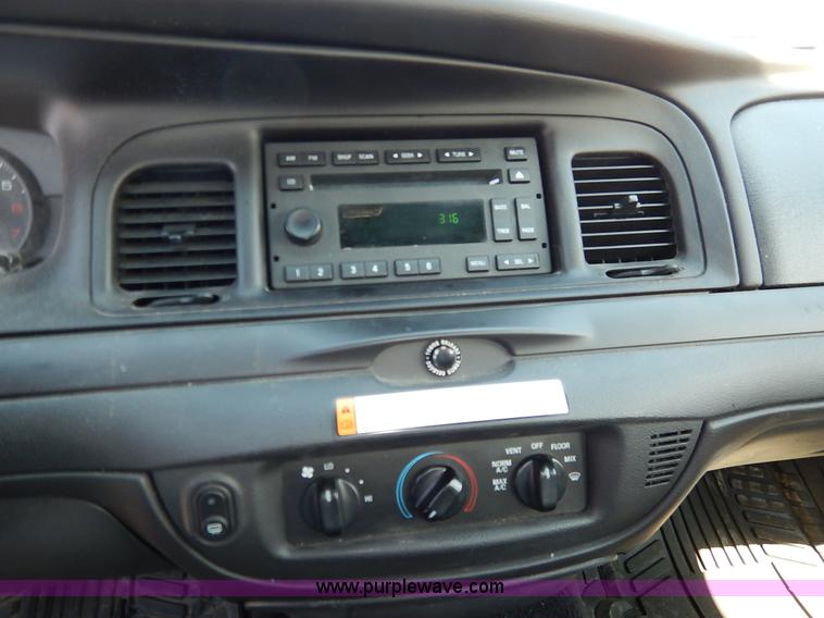 image for item J6424 2010 Ford Crown Victoria Police Interceptor