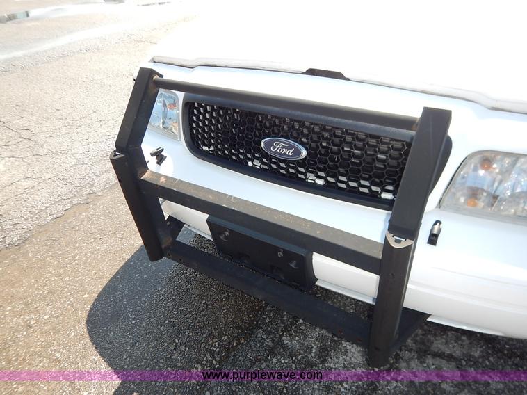 image for item J6424 2010 Ford Crown Victoria Police Interceptor