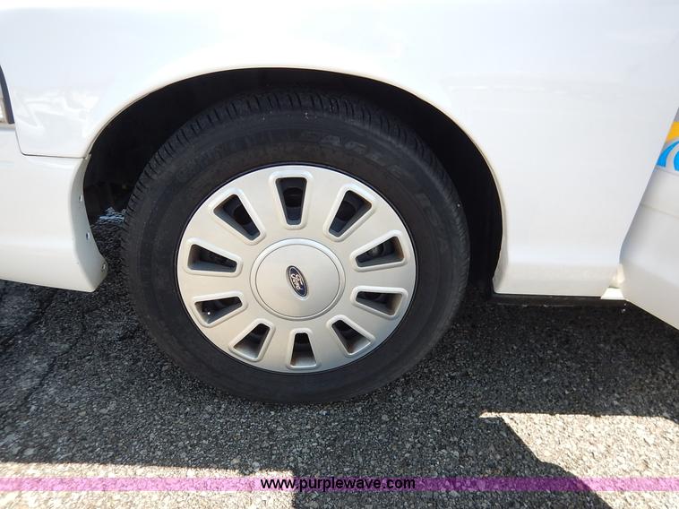 image for item J6424 2010 Ford Crown Victoria Police Interceptor