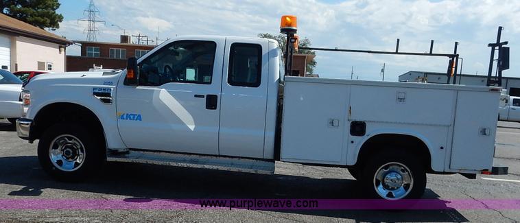 image for item J6425 2008 Ford F250 Super Duty XLT SuperCab utility truck
