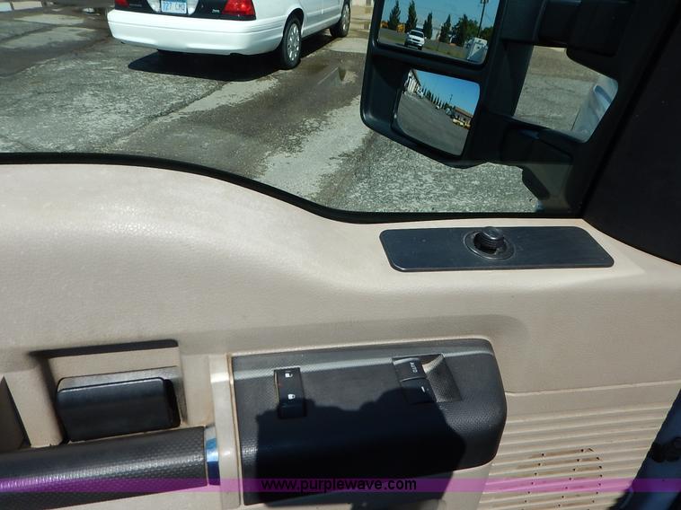 image for item J6425 2008 Ford F250 Super Duty XLT SuperCab utility truck