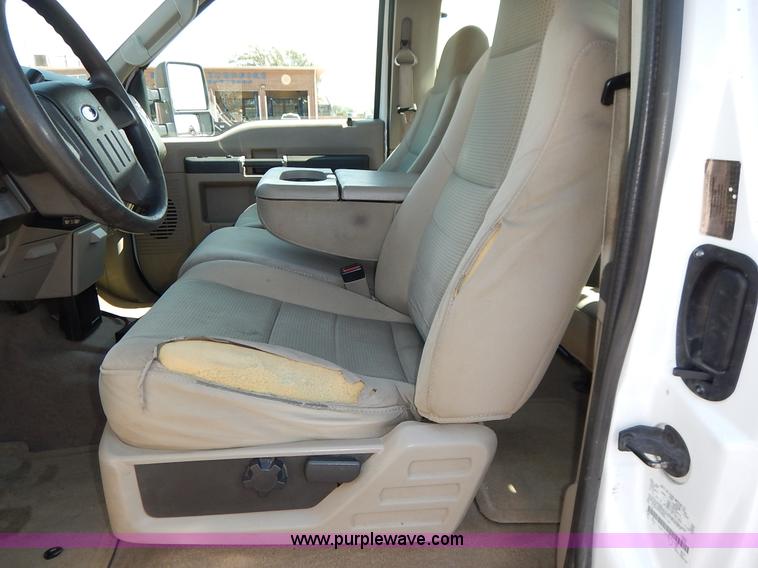 image for item J6425 2008 Ford F250 Super Duty XLT SuperCab utility truck