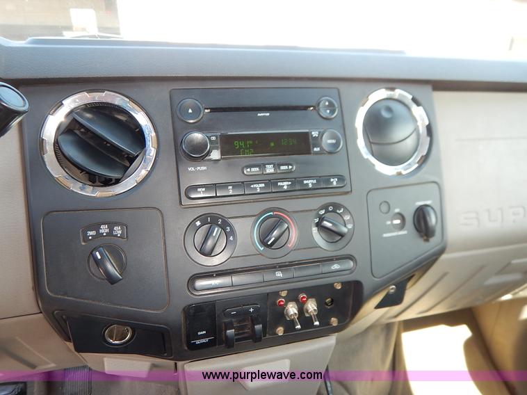 image for item J6425 2008 Ford F250 Super Duty XLT SuperCab utility truck