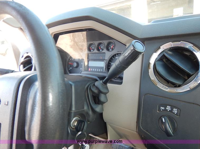 image for item J6425 2008 Ford F250 Super Duty XLT SuperCab utility truck