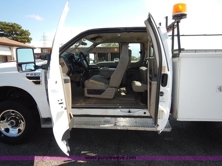 image for item J6425 2008 Ford F250 Super Duty XLT SuperCab utility truck
