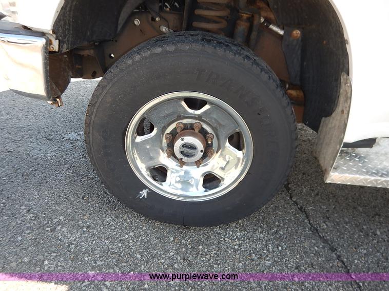 image for item J6425 2008 Ford F250 Super Duty XLT SuperCab utility truck