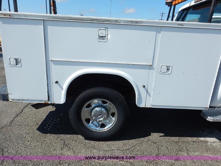 image for item J6425 2008 Ford F250 Super Duty XLT SuperCab utility truck