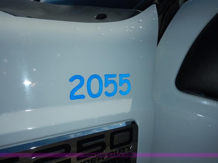 image for item J6425 2008 Ford F250 Super Duty XLT SuperCab utility truck