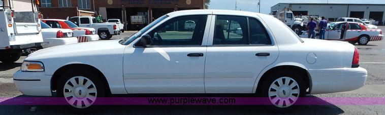image for item J6426 2010 Ford Crown Victoria Police Interceptor