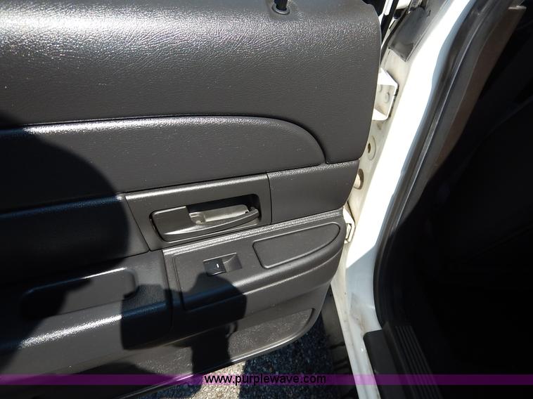 image for item J6426 2010 Ford Crown Victoria Police Interceptor