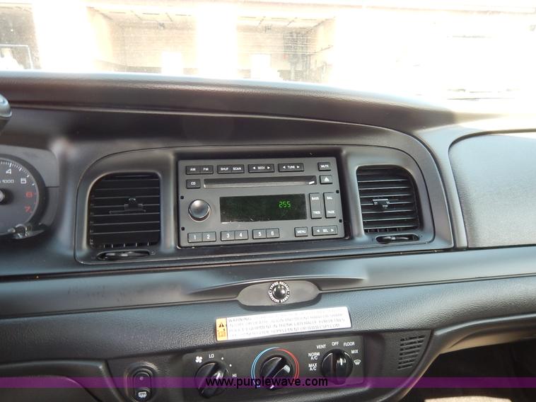 image for item J6426 2010 Ford Crown Victoria Police Interceptor