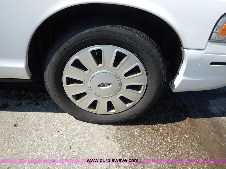 image for item J6426 2010 Ford Crown Victoria Police Interceptor