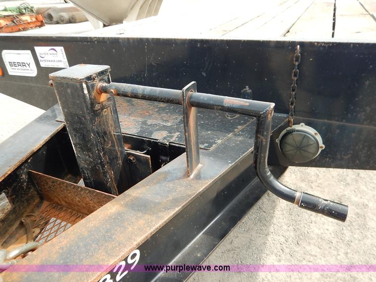 image for item J6428 2005 Felling FT-32 equipment trailer