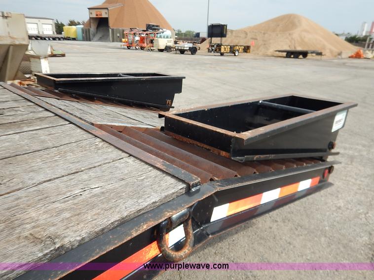 image for item J6428 2005 Felling FT-32 equipment trailer