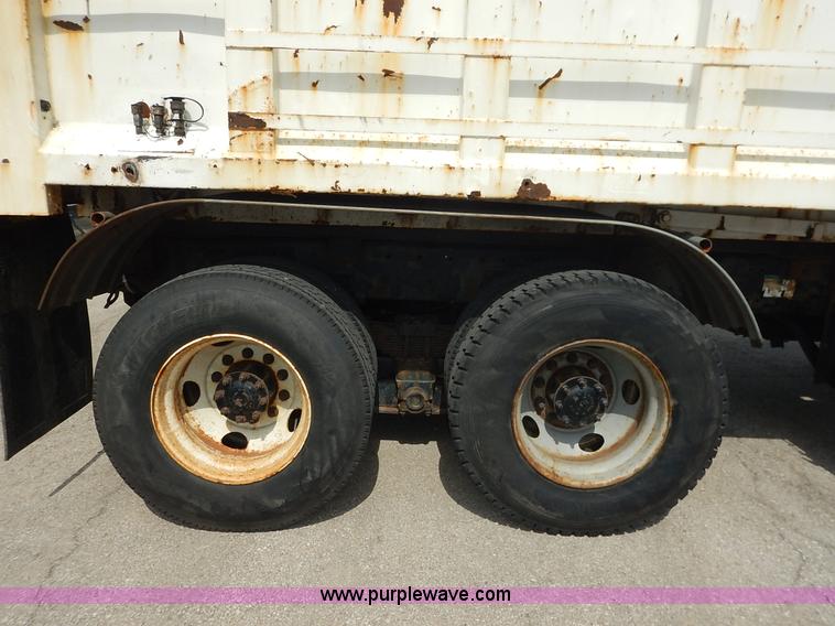 image for item K1680 2005 Sterling L7500 dump truck