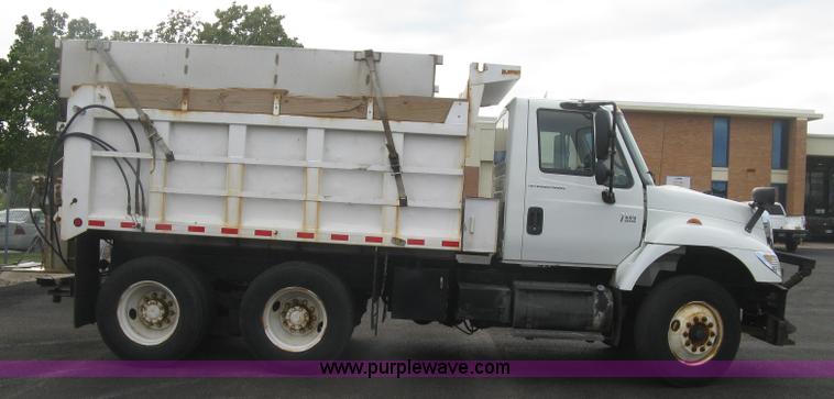 image for item L6345 2004 International 7400 dump truck