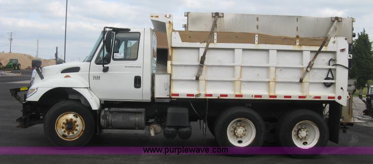 image for item L6345 2004 International 7400 dump truck
