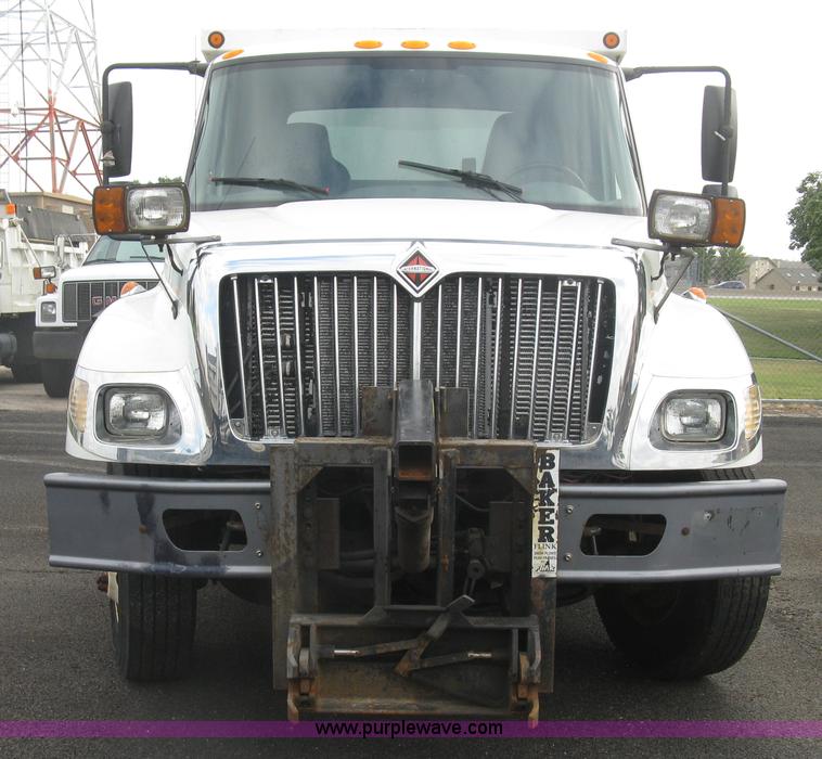 image for item L6345 2004 International 7400 dump truck
