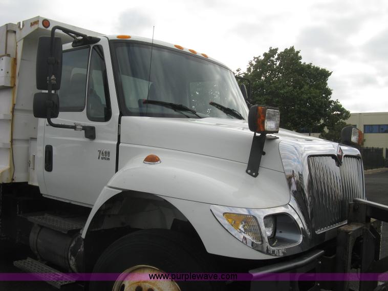 image for item L6345 2004 International 7400 dump truck