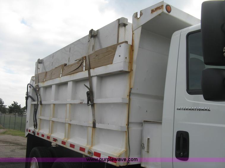 image for item L6345 2004 International 7400 dump truck