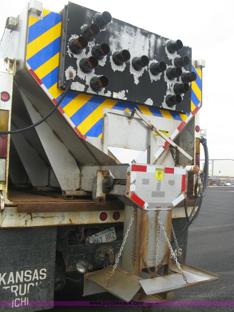 image for item L6345 2004 International 7400 dump truck