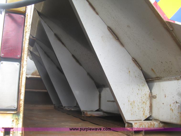 image for item L6345 2004 International 7400 dump truck