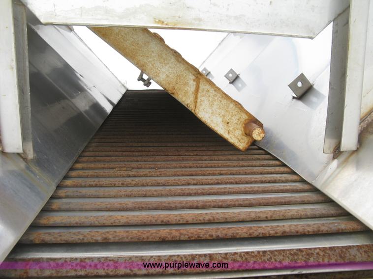 image for item L6345 2004 International 7400 dump truck