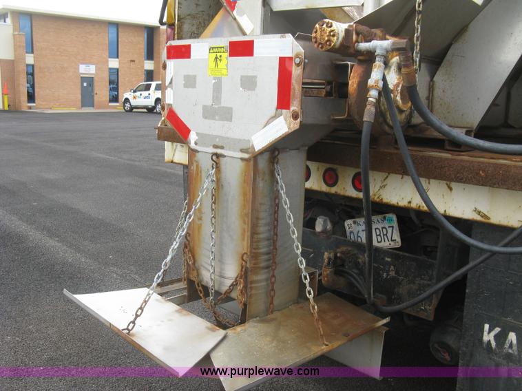 image for item L6345 2004 International 7400 dump truck