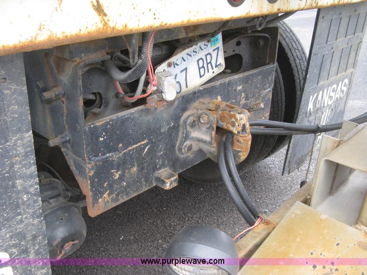 image for item L6345 2004 International 7400 dump truck