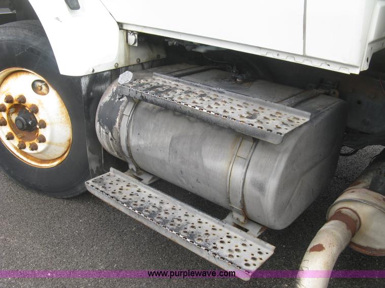 image for item L6345 2004 International 7400 dump truck