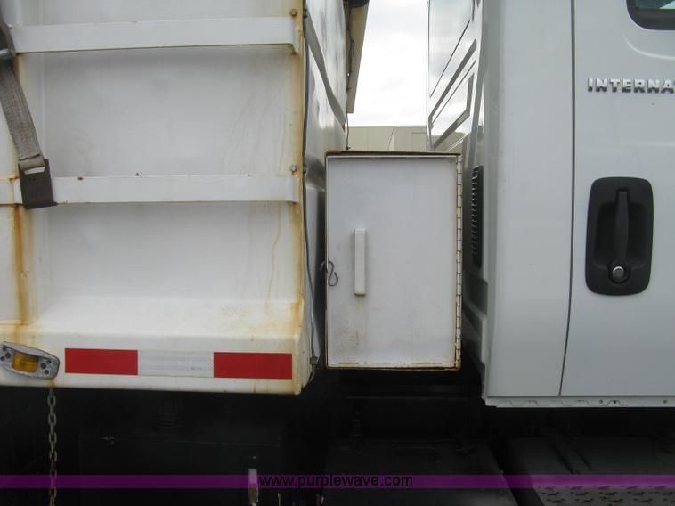 image for item L6345 2004 International 7400 dump truck