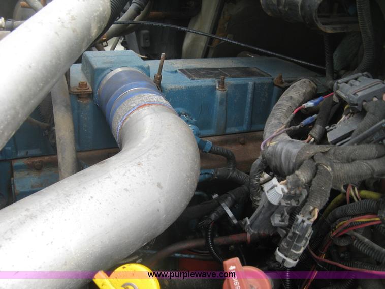 image for item L6345 2004 International 7400 dump truck