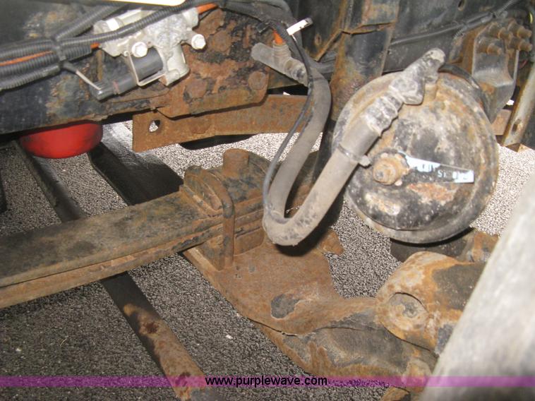 image for item L6345 2004 International 7400 dump truck