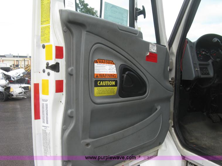 image for item L6345 2004 International 7400 dump truck