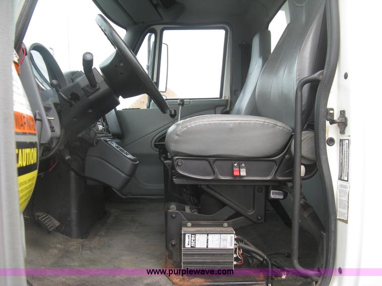 image for item L6345 2004 International 7400 dump truck