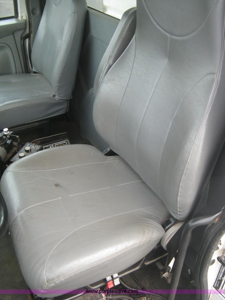 image for item L6345 2004 International 7400 dump truck