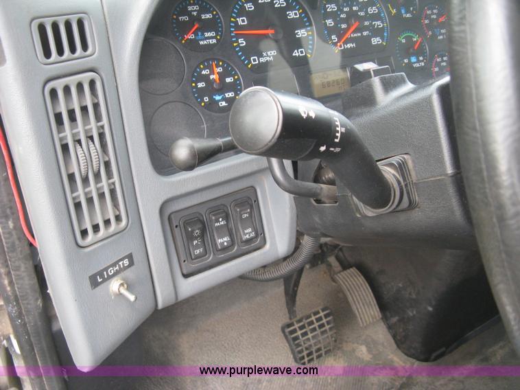 image for item L6345 2004 International 7400 dump truck