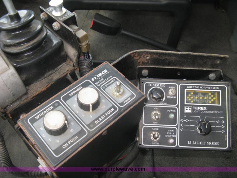 image for item L6345 2004 International 7400 dump truck