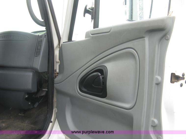 image for item L6345 2004 International 7400 dump truck