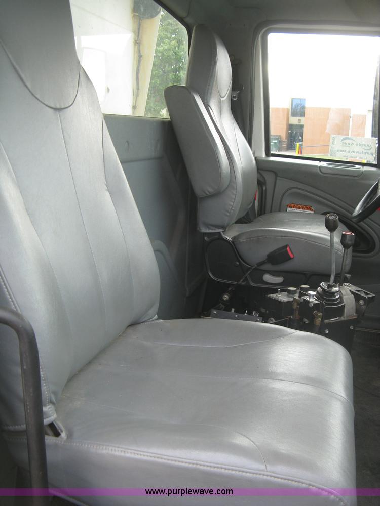 image for item L6345 2004 International 7400 dump truck