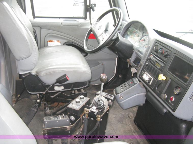 image for item L6345 2004 International 7400 dump truck