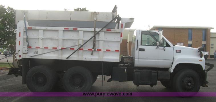 image for item L6346 2002 GMC C8500 dump truck
