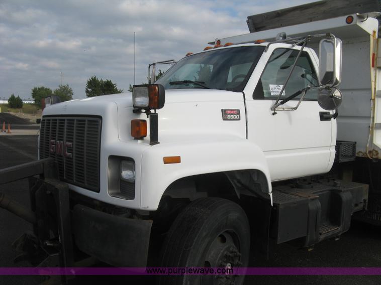 image for item L6346 2002 GMC C8500 dump truck
