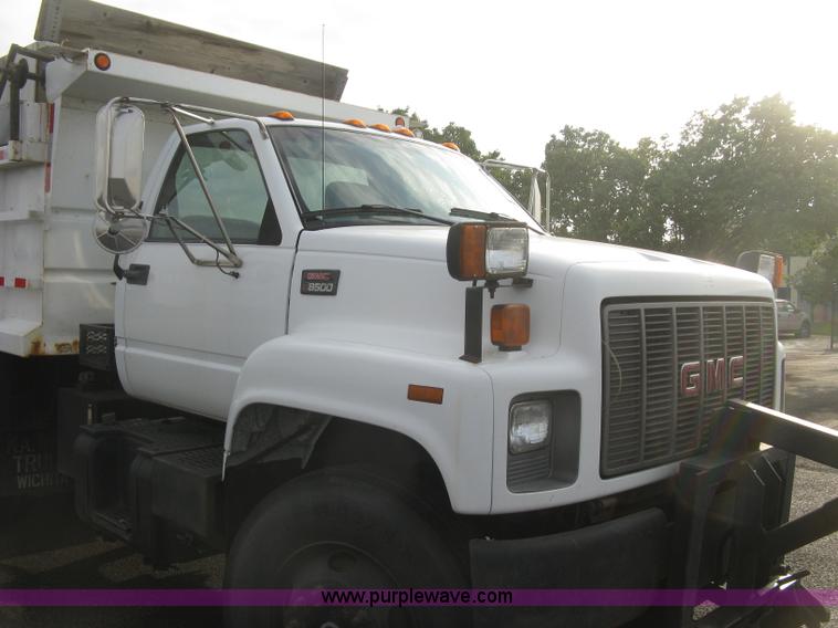 image for item L6346 2002 GMC C8500 dump truck