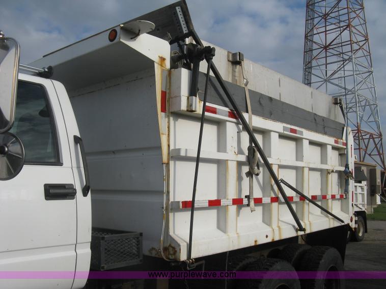 image for item L6346 2002 GMC C8500 dump truck
