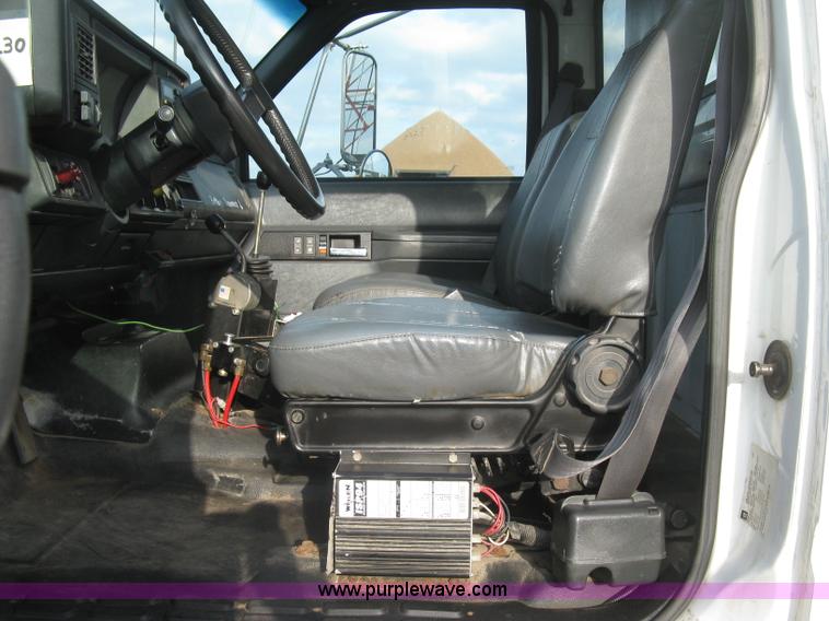 image for item L6346 2002 GMC C8500 dump truck