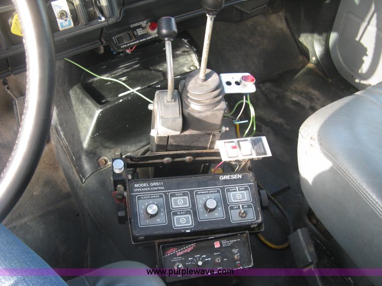 image for item L6346 2002 GMC C8500 dump truck