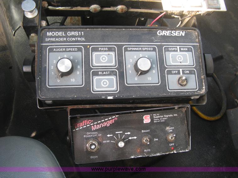 image for item L6346 2002 GMC C8500 dump truck